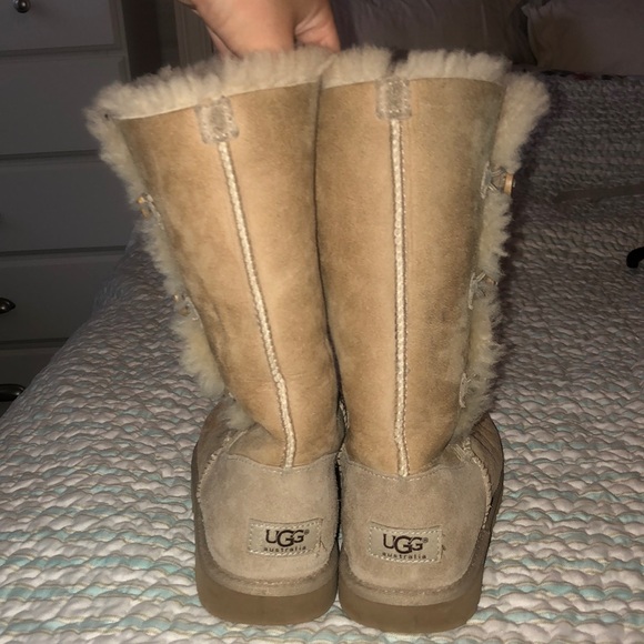 Tan Uggs! - Picture 5 of 5